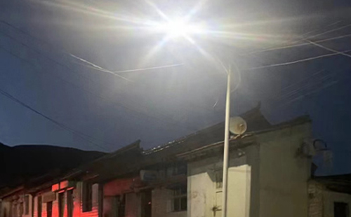 农村院子里最适合的德令哈太阳能路灯亮度与安装要点 农村院子里最适合的德令哈太阳能路灯亮度与安装要点